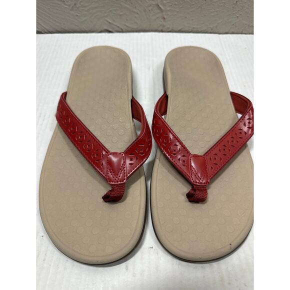 NWOT Vionic Red Ashten Toe Post Sandal Perforated Leather Strap Womens Size 11 - Picture 1 of 4